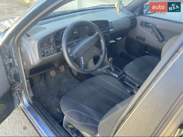 Синий Фольксваген Пассат, объемом двигателя 1.6 л и пробегом 370 тыс. км за 2100 $, фото 2 на Automoto.ua