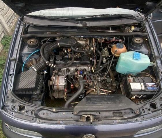 Синій Фольксваген Пассат, об'ємом двигуна 1.8 л та пробігом 270 тис. км за 1900 $, фото 1 на Automoto.ua