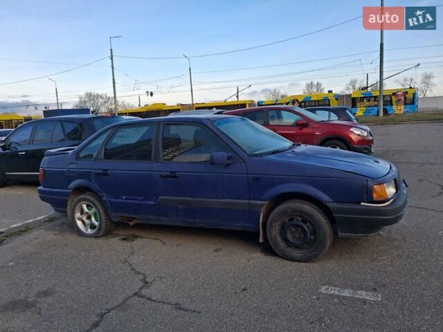 Синий Фольксваген Пассат, объемом двигателя 1.78 л и пробегом 200 тыс. км за 1100 $, фото 2 на Automoto.ua