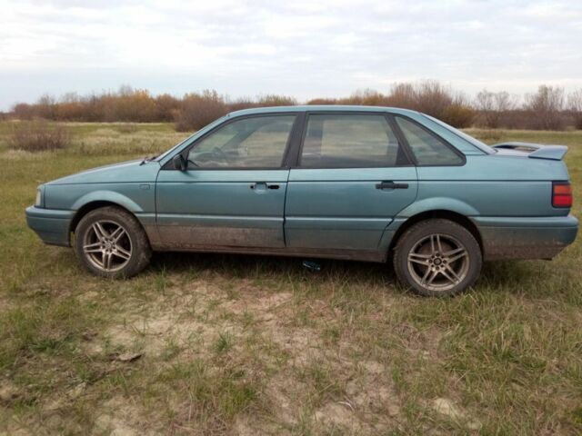 Синий Фольксваген Пассат, объемом двигателя 1.8 л и пробегом 600 тыс. км за 1500 $, фото 2 на Automoto.ua