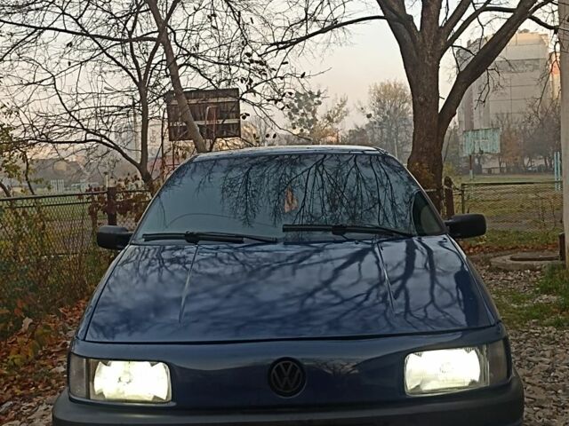 Синий Фольксваген Пассат, объемом двигателя 1.8 л и пробегом 33 тыс. км за 2200 $, фото 1 на Automoto.ua