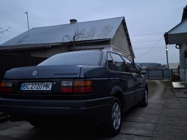 Синий Фольксваген Пассат, объемом двигателя 1.8 л и пробегом 320 тыс. км за 2200 $, фото 4 на Automoto.ua