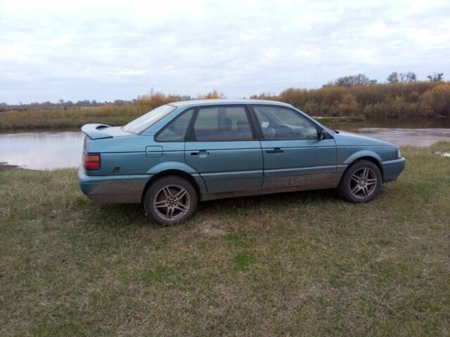 Синий Фольксваген Пассат, объемом двигателя 1.8 л и пробегом 600 тыс. км за 1500 $, фото 3 на Automoto.ua