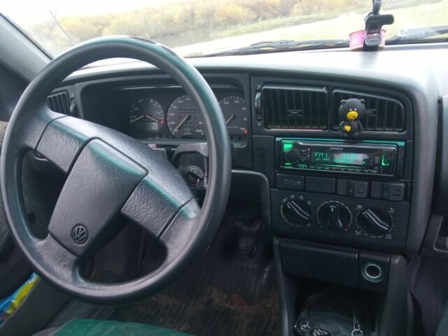 Синий Фольксваген Пассат, объемом двигателя 1.8 л и пробегом 600 тыс. км за 1500 $, фото 5 на Automoto.ua