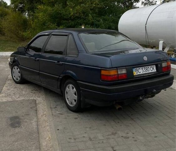 Синій Фольксваген Пассат, об'ємом двигуна 1.8 л та пробігом 270 тис. км за 1900 $, фото 4 на Automoto.ua