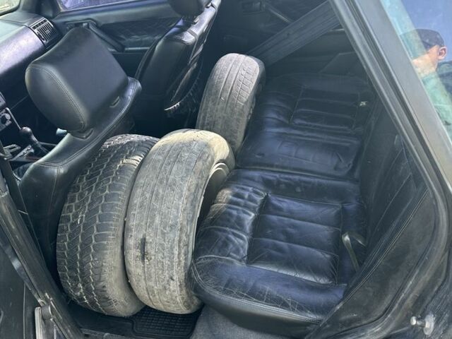 Синий Фольксваген Пассат, объемом двигателя 1.8 л и пробегом 290 тыс. км за 1200 $, фото 7 на Automoto.ua