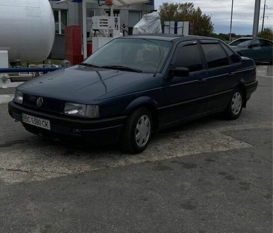 Синій Фольксваген Пассат, об'ємом двигуна 1.8 л та пробігом 270 тис. км за 1900 $, фото 2 на Automoto.ua