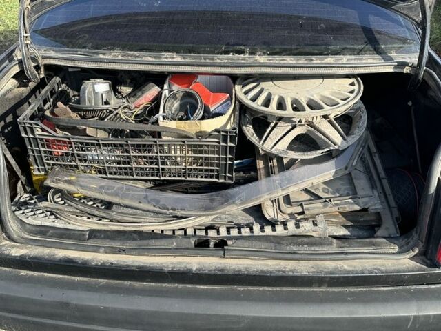 Синий Фольксваген Пассат, объемом двигателя 1.8 л и пробегом 290 тыс. км за 1200 $, фото 4 на Automoto.ua