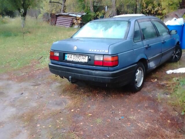 Синій Фольксваген Пассат, об'ємом двигуна 1.8 л та пробігом 300 тис. км за 927 $, фото 2 на Automoto.ua