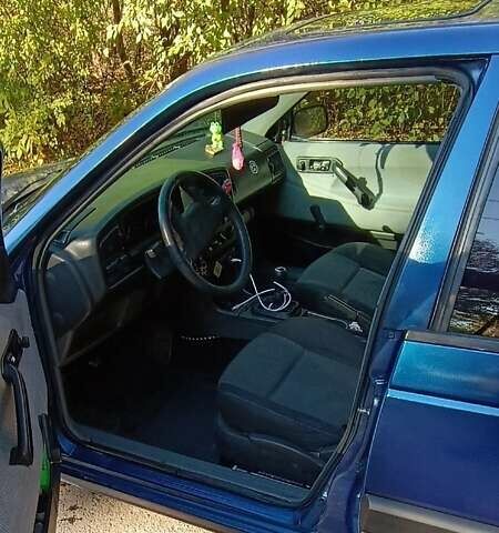 Синий Фольксваген Пассат, объемом двигателя 1.8 л и пробегом 300 тыс. км за 1999 $, фото 5 на Automoto.ua