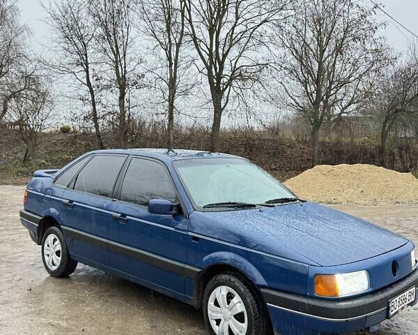 Синий Фольксваген Пассат, объемом двигателя 1.6 л и пробегом 300 тыс. км за 1550 $, фото 1 на Automoto.ua