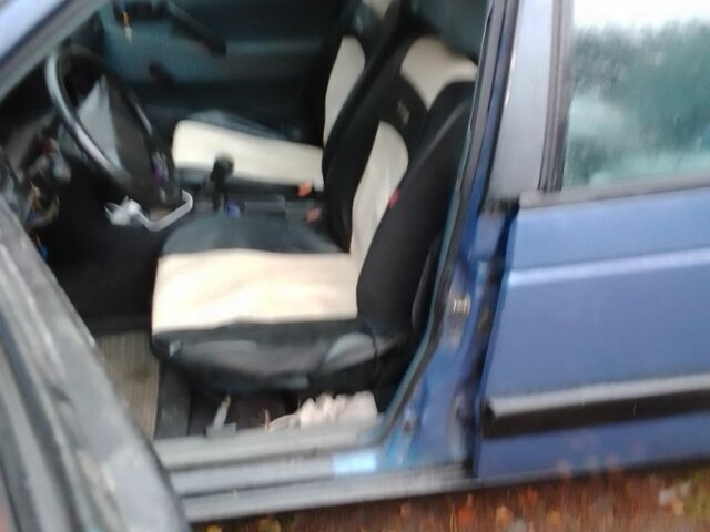 Синій Фольксваген Пассат, об'ємом двигуна 1.8 л та пробігом 300 тис. км за 927 $, фото 3 на Automoto.ua