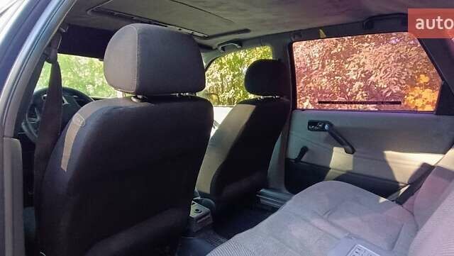 Синий Фольксваген Пассат, объемом двигателя 1.8 л и пробегом 435 тыс. км за 2199 $, фото 17 на Automoto.ua