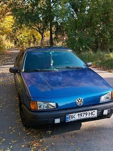 Синий Фольксваген Пассат, объемом двигателя 1.8 л и пробегом 435 тыс. км за 2199 $, фото 12 на Automoto.ua