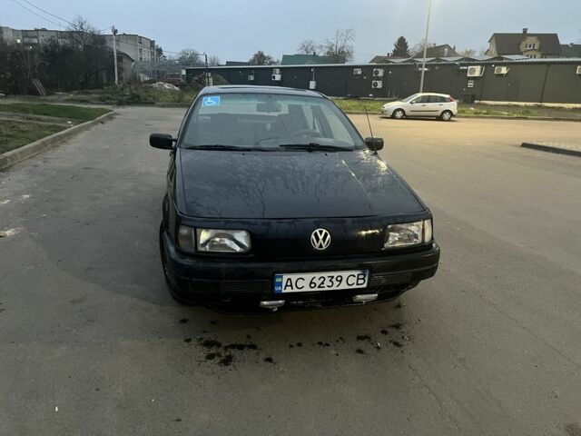 Синий Фольксваген Пассат, объемом двигателя 1.6 л и пробегом 300 тыс. км за 1500 $, фото 4 на Automoto.ua