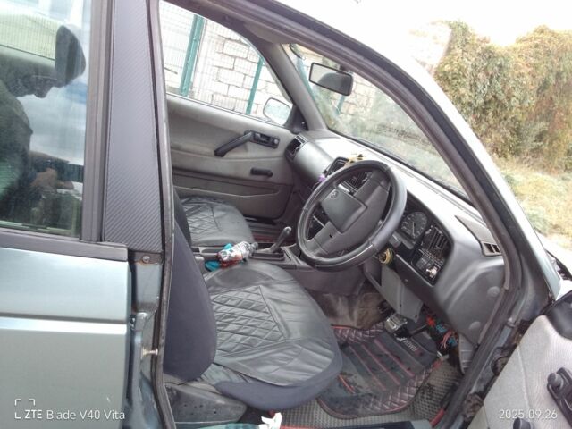 Синий Фольксваген Пассат, объемом двигателя 1.8 л и пробегом 347 тыс. км за 970 $, фото 5 на Automoto.ua