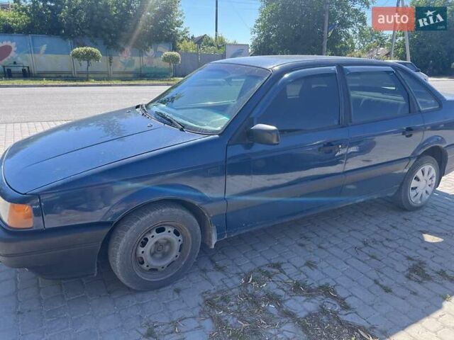 Синий Фольксваген Пассат, объемом двигателя 1.78 л и пробегом 350 тыс. км за 1350 $, фото 2 на Automoto.ua