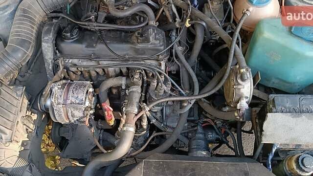 Синий Фольксваген Пассат, объемом двигателя 1.8 л и пробегом 300 тыс. км за 1999 $, фото 10 на Automoto.ua