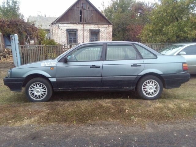 Синий Фольксваген Пассат, объемом двигателя 1.8 л и пробегом 347 тыс. км за 970 $, фото 2 на Automoto.ua