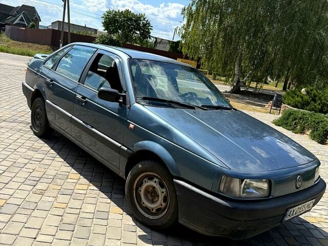 Синий Фольксваген Пассат, объемом двигателя 1.8 л и пробегом 0 тыс. км за 1500 $, фото 2 на Automoto.ua