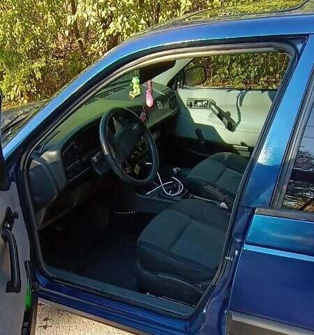 Синий Фольксваген Пассат, объемом двигателя 1.8 л и пробегом 435 тыс. км за 2199 $, фото 4 на Automoto.ua