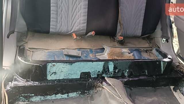 Синий Фольксваген Пассат, объемом двигателя 1.8 л и пробегом 435 тыс. км за 2199 $, фото 29 на Automoto.ua