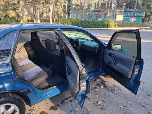 Синій Фольксваген Пассат, об'ємом двигуна 1.6 л та пробігом 10 тис. км за 1500 $, фото 4 на Automoto.ua