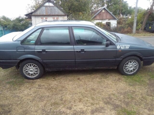 Синий Фольксваген Пассат, объемом двигателя 1.8 л и пробегом 347 тыс. км за 970 $, фото 1 на Automoto.ua