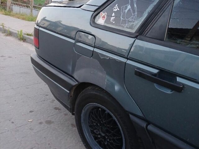 Синий Фольксваген Пассат, объемом двигателя 1.8 л и пробегом 300 тыс. км за 1300 $, фото 4 на Automoto.ua