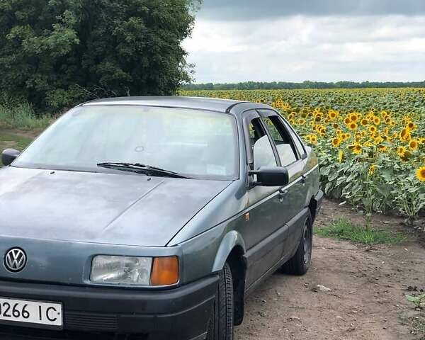 Синий Фольксваген Пассат, объемом двигателя 1.8 л и пробегом 300 тыс. км за 1800 $, фото 1 на Automoto.ua