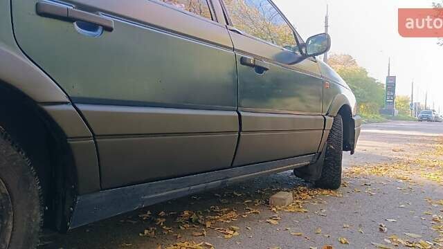 Синий Фольксваген Пассат, объемом двигателя 1.8 л и пробегом 435 тыс. км за 2199 $, фото 24 на Automoto.ua