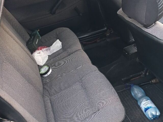 Синий Фольксваген Пассат, объемом двигателя 1.8 л и пробегом 300 тыс. км за 1300 $, фото 3 на Automoto.ua