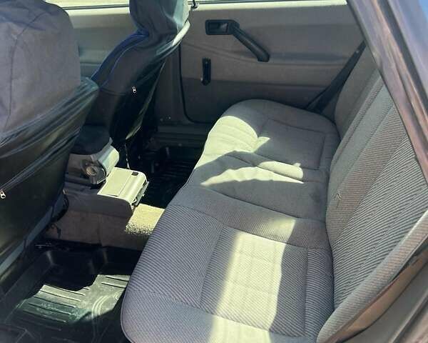 Синий Фольксваген Пассат, объемом двигателя 1.78 л и пробегом 350 тыс. км за 1350 $, фото 4 на Automoto.ua