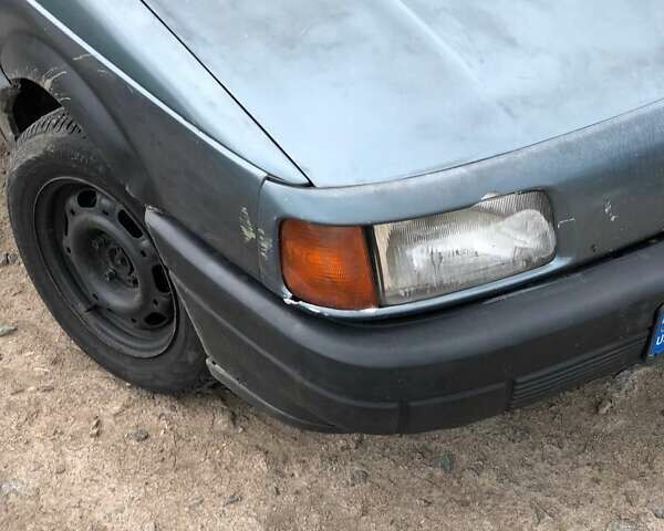 Синий Фольксваген Пассат, объемом двигателя 1.8 л и пробегом 300 тыс. км за 1800 $, фото 2 на Automoto.ua