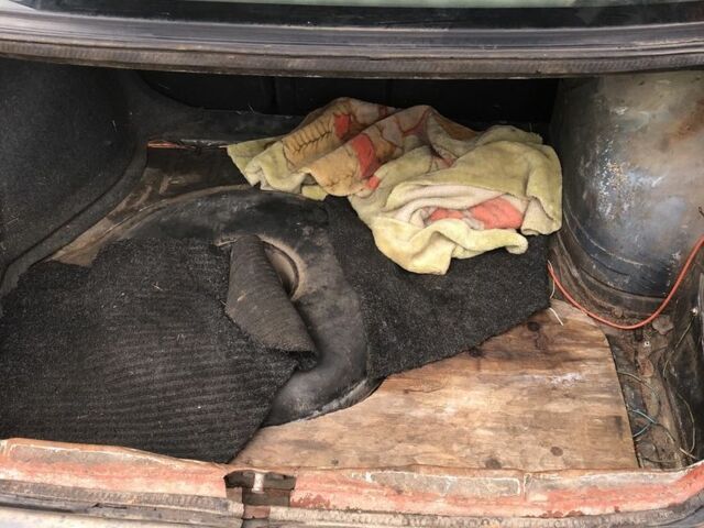 Синий Фольксваген Пассат, объемом двигателя 1.8 л и пробегом 585 тыс. км за 700 $, фото 5 на Automoto.ua