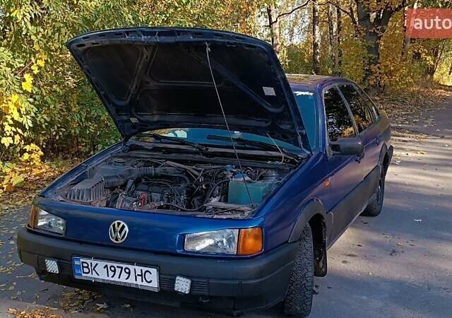 Синий Фольксваген Пассат, объемом двигателя 1.8 л и пробегом 435 тыс. км за 2199 $, фото 2 на Automoto.ua