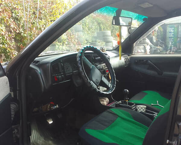 Синий Фольксваген Пассат, объемом двигателя 1.6 л и пробегом 430 тыс. км за 2200 $, фото 6 на Automoto.ua