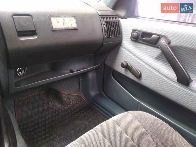 Синий Фольксваген Пассат, объемом двигателя 1.8 л и пробегом 420 тыс. км за 1900 $, фото 32 на Automoto.ua