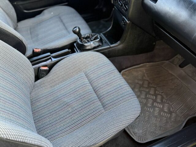 Синий Фольксваген Пассат, объемом двигателя 1.8 л и пробегом 555 тыс. км за 1700 $, фото 9 на Automoto.ua