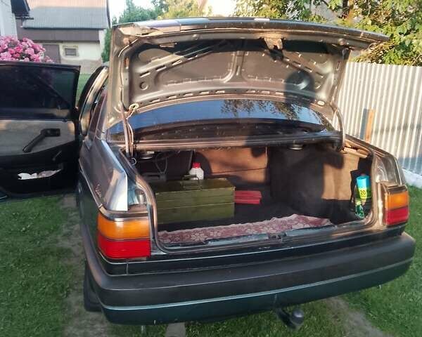 Синий Фольксваген Пассат, объемом двигателя 1.8 л и пробегом 342 тыс. км за 2200 $, фото 7 на Automoto.ua