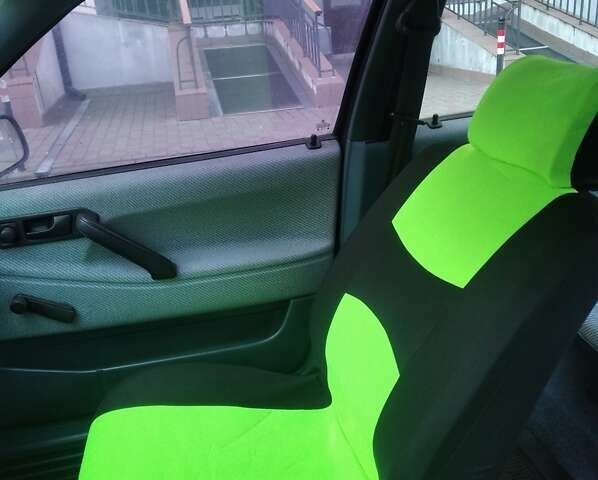 Синий Фольксваген Пассат, объемом двигателя 1.8 л и пробегом 420 тыс. км за 1900 $, фото 4 на Automoto.ua