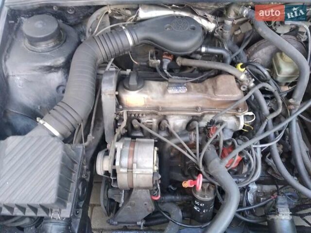 Синий Фольксваген Пассат, объемом двигателя 1.8 л и пробегом 420 тыс. км за 1900 $, фото 21 на Automoto.ua