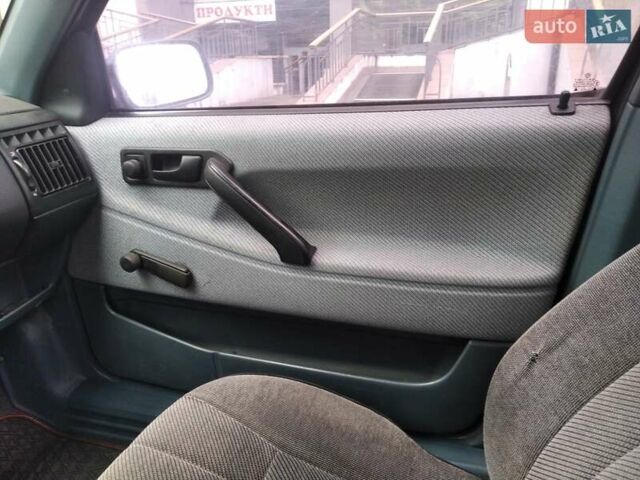 Синий Фольксваген Пассат, объемом двигателя 1.8 л и пробегом 420 тыс. км за 1900 $, фото 31 на Automoto.ua