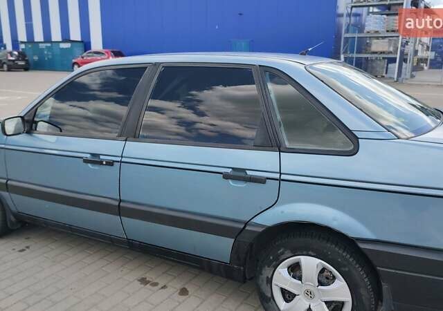 Синий Фольксваген Пассат, объемом двигателя 1.8 л и пробегом 445 тыс. км за 1850 $, фото 12 на Automoto.ua