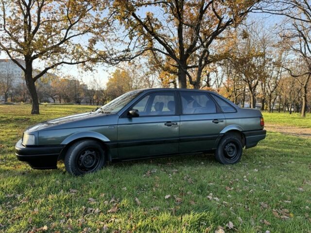 Синий Фольксваген Пассат, объемом двигателя 1.8 л и пробегом 555 тыс. км за 1700 $, фото 1 на Automoto.ua