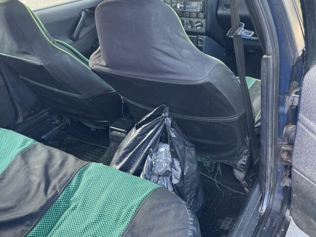 Синий Фольксваген Пассат, объемом двигателя 1.8 л и пробегом 543 тыс. км за 1512 $, фото 6 на Automoto.ua