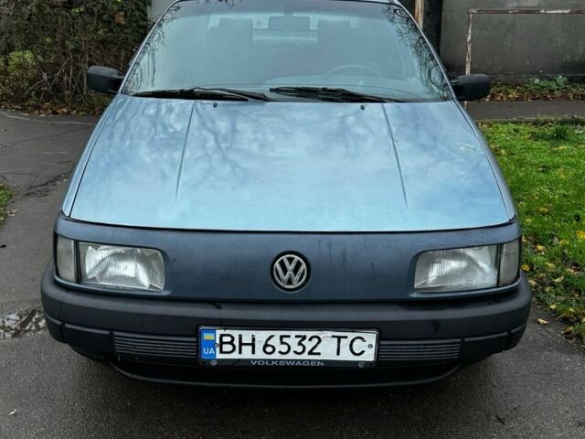 Синий Фольксваген Пассат, объемом двигателя 1.8 л и пробегом 185 тыс. км за 1450 $, фото 2 на Automoto.ua