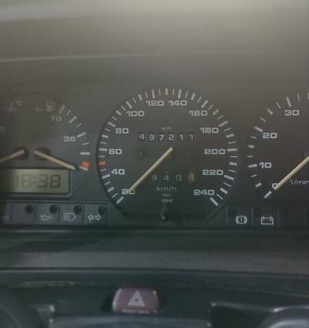 Синий Фольксваген Пассат, объемом двигателя 1.8 л и пробегом 497 тыс. км за 1800 $, фото 6 на Automoto.ua