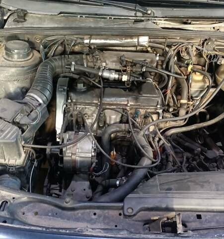 Синий Фольксваген Пассат, объемом двигателя 1.8 л и пробегом 497 тыс. км за 1800 $, фото 8 на Automoto.ua