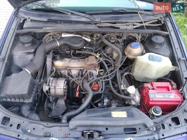 Синий Фольксваген Пассат, объемом двигателя 1.8 л и пробегом 420 тыс. км за 1900 $, фото 22 на Automoto.ua